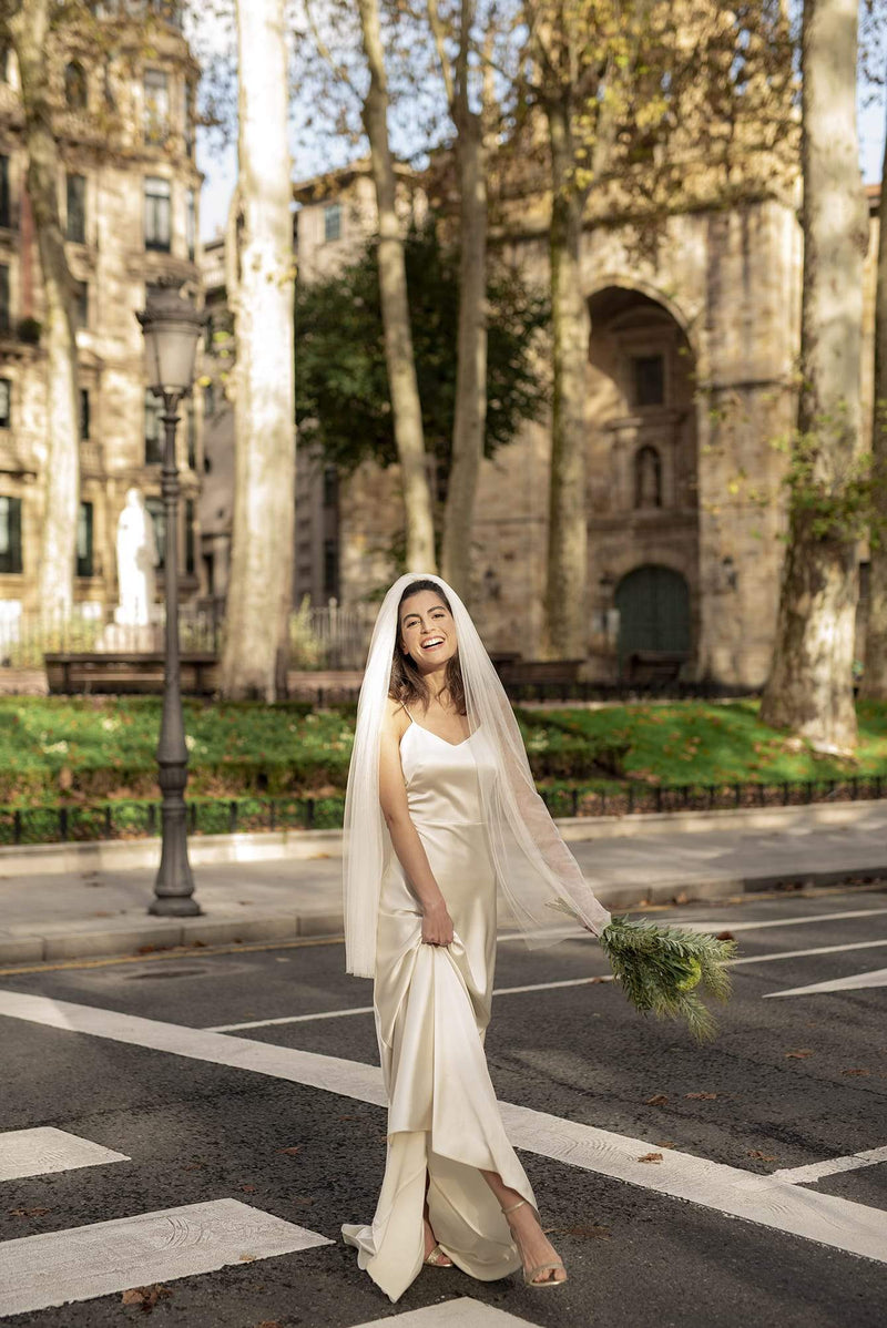 Dorotea y Velo corto de seda | Vestido de novia | Sophie et Voilà