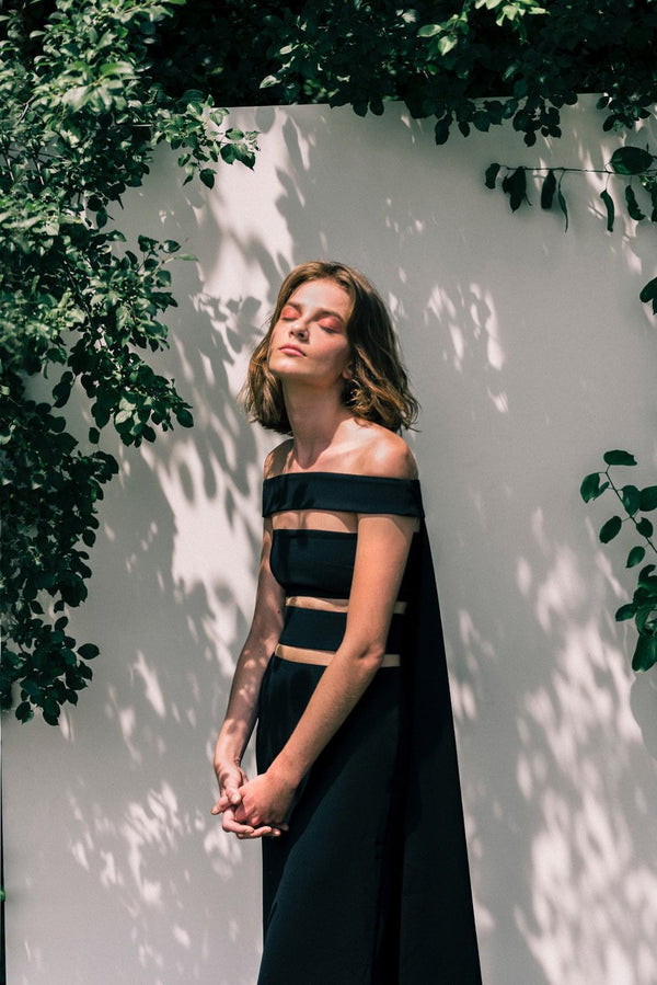 Fría black dress + capa